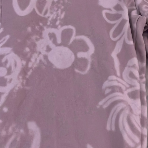 Sweatpants with flowers - Picture 2 of 3